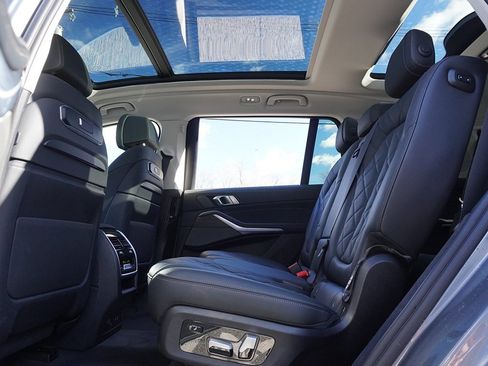 Used 2023 BMW X7 xDrive40i w/ Premium Package image 51