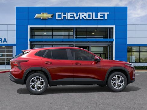 New 2026 Chevrolet Trax LS w/ LS Convenience Package FWD image 5