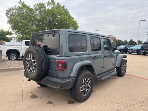 Used 2024 Jeep Wrangler Unlimited Sahara AWD/4WD image 5