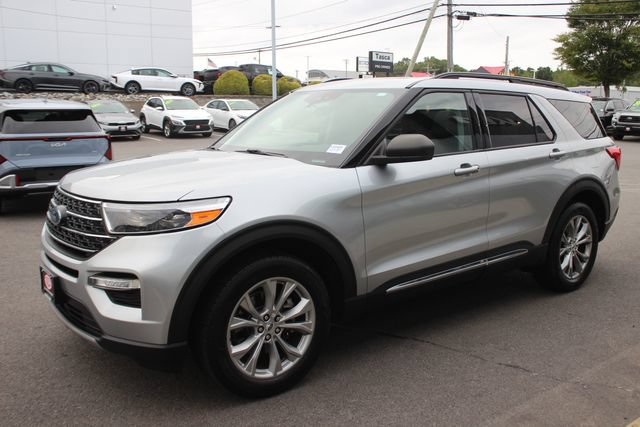 Used 2021 Ford Explorer XLT w/ Equipment Group 202A AWD/4WD image 2
