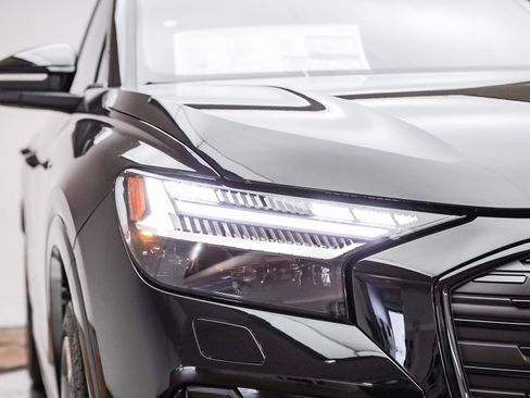 New 2025 Audi Q4 e-tron Prestige image 6