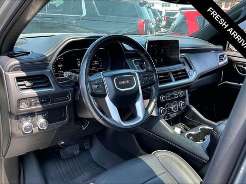 Used 2023 GMC Yukon XL SLT AWD/4WD image 5