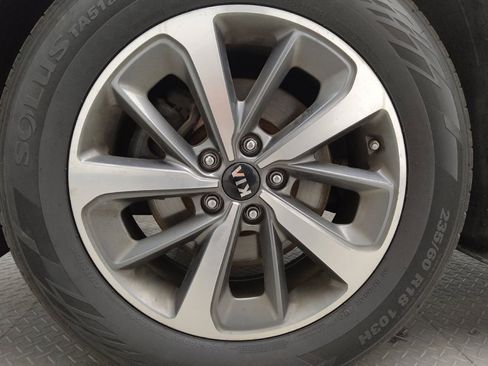 Used 2019 Kia Sorento EX image 31