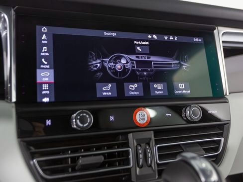 New 2026 Porsche Macan image 22