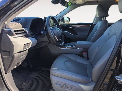 Used 2023 Toyota Highlander Platinum AWD/4WD image 10