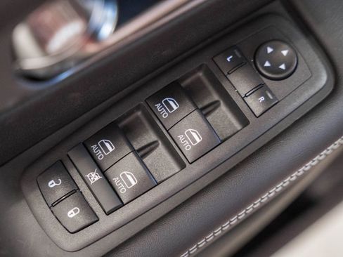 New 2026 Chrysler Pacifica Select FWD image 33