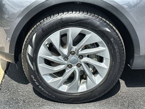 Certified 2025 Land Rover Discovery S image 10
