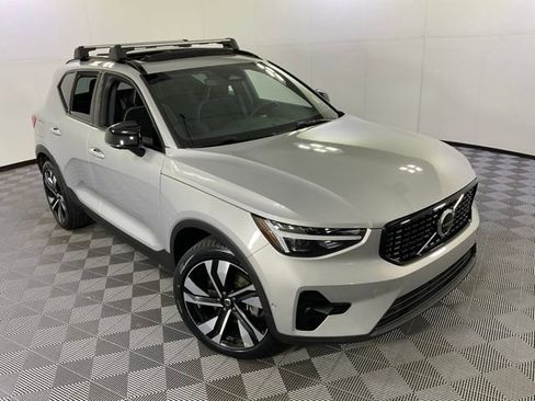 Certified 2023 Volvo XC40 B5 Ultimate w/ Protection Package Premier image 44