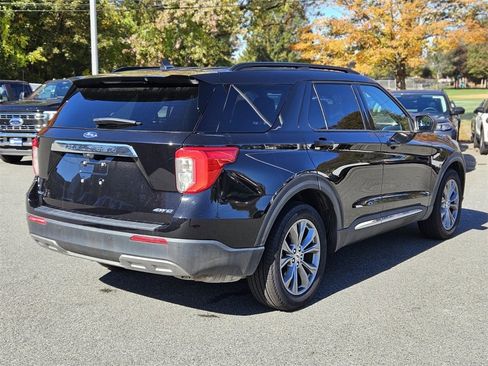 Used 2022 Ford Explorer XLT w/ Equipment Group 202A image 5