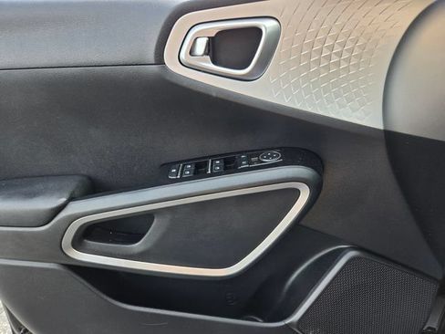 Used 2020 Kia Soul LX FWD image 34