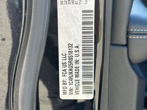 Used 2024 Jeep Grand Cherokee L Altitude AWD/4WD image 30