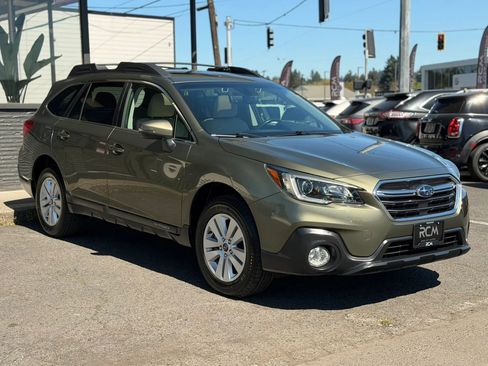 Used 2019 Subaru Outback 2.5i Premium AWD/4WD image 3