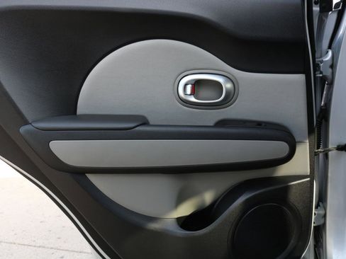 Used 2016 Kia Soul + image 32