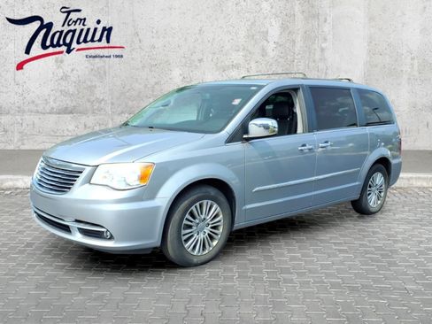 Used 2013 Chrysler Town & Country Touring-L w/ Driver Convenience Group FWD image 1