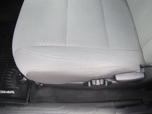 Used 2019 Toyota Tacoma 2WD Double Cab image 17