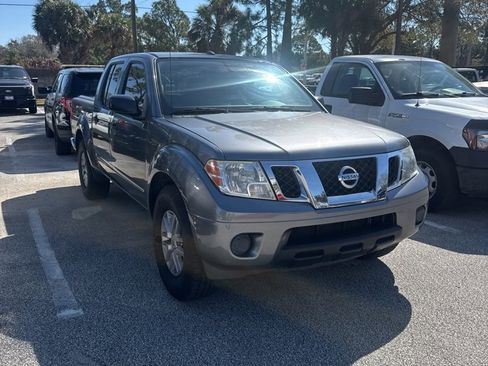 Used 2017 Nissan Frontier SV image 3