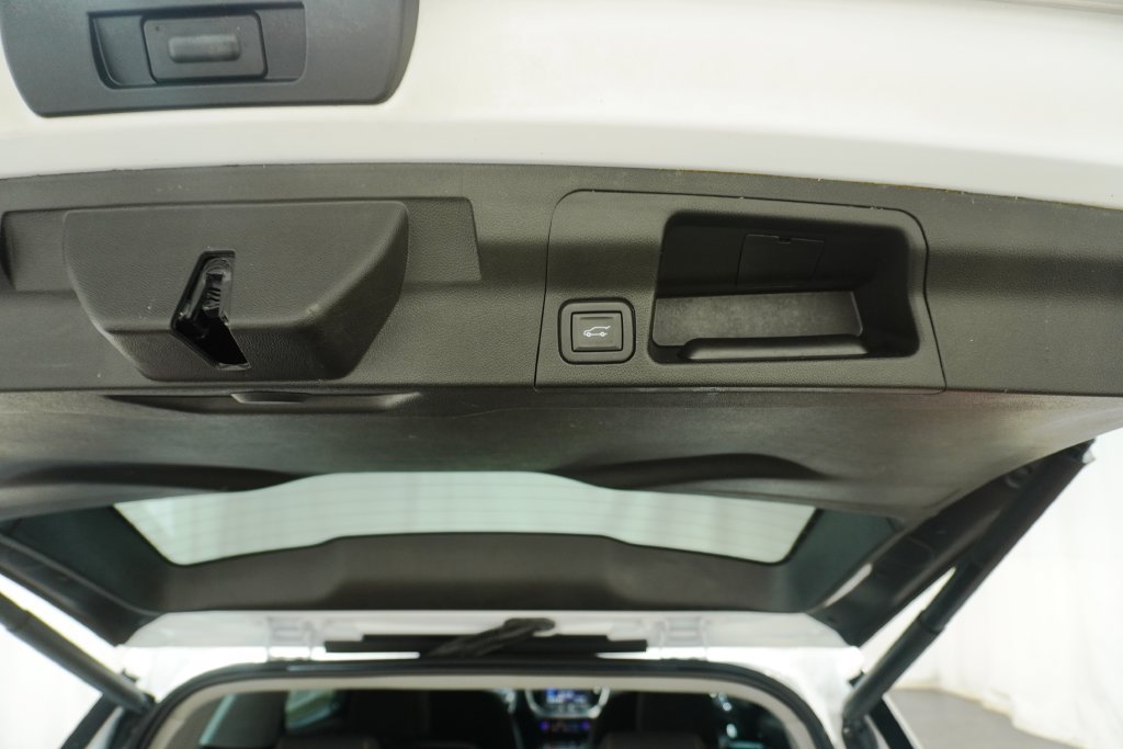 Used 2020 GMC Acadia SLE w/ Driver Convenience Package FWD image 9