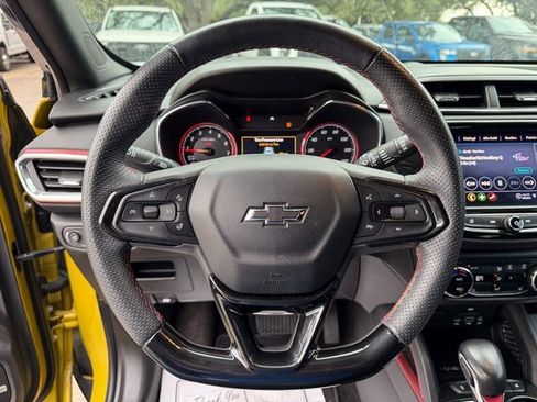 Used 2023 Chevrolet TrailBlazer RS w/ Sun and Liftgate Package image 10