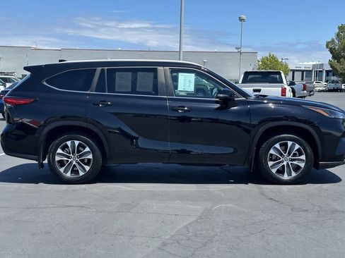 Used 2023 Toyota Highlander XLE FWD image 6