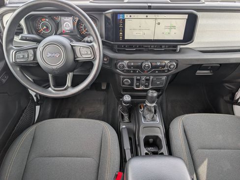 Used 2025 Jeep Wrangler Unlimited Sport AWD/4WD image 10