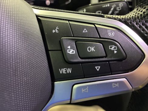 Used 2023 Volkswagen Atlas Cross Sport SEL R-Line AWD/4WD image 32