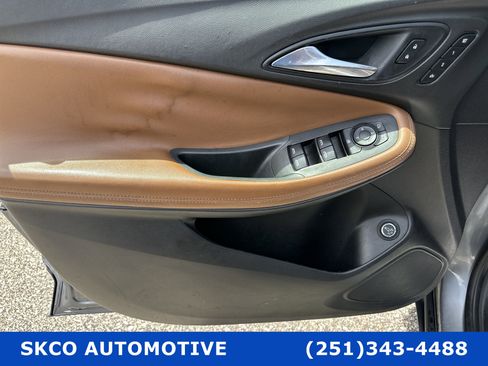 Used 2020 Buick Encore GX Essence image 12