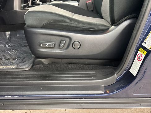 Used 2016 Toyota 4Runner SR5 AWD/4WD image 25