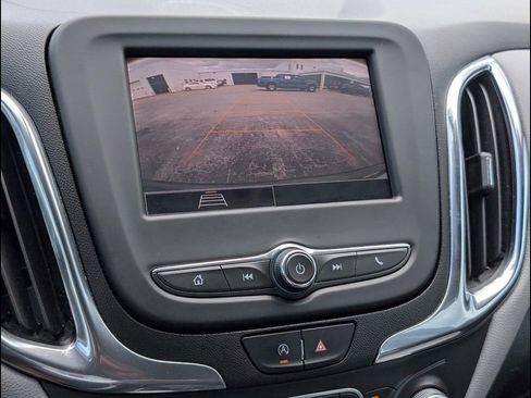 Used 2022 Chevrolet Equinox LS AWD/4WD image 9