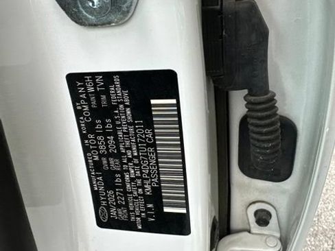 Used 2026 Hyundai Elantra Limited FWD image 31