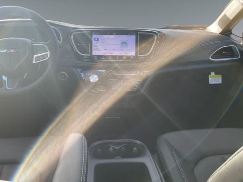New 2026 Chrysler Pacifica Select image 11