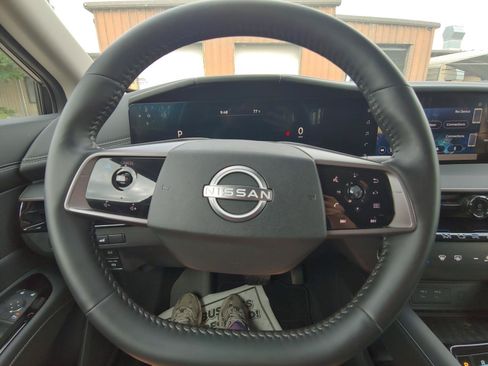 Used 2025 Nissan Murano SV AWD/4WD image 15