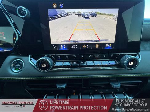 Used 2025 Chevrolet Colorado ZR2 w/ Midnight Edition image 9