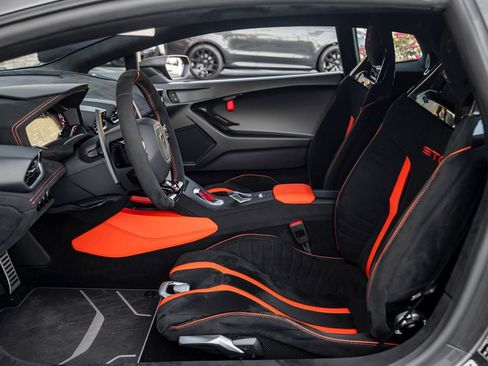Used 2022 Lamborghini Huracan STO image 14