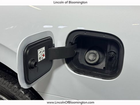 Certified 2025 Lincoln Navigator L Reserve AWD/4WD image 16
