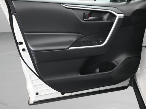 Used 2024 Toyota RAV4 LE image 31