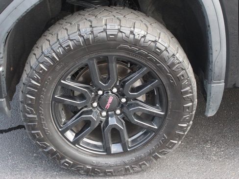 Used 2022 GMC Sierra 1500 Elevation w/ LPO, Elevation Black Package AWD/4WD image 12
