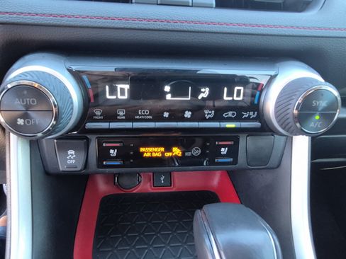 Used 2020 Toyota RAV4 TRD Off-Road w/ TRD Off-Road Weather Package AWD/4WD image 31