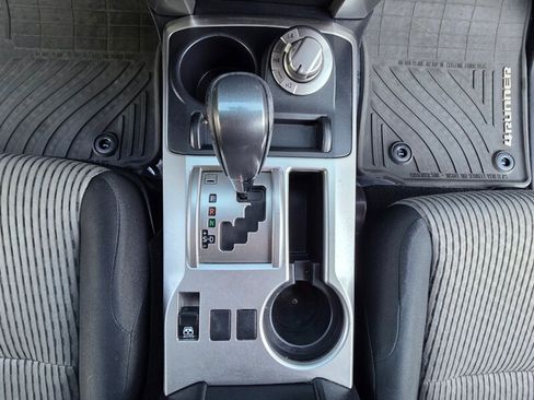 Used 2015 Toyota 4Runner SR5 AWD/4WD image 37