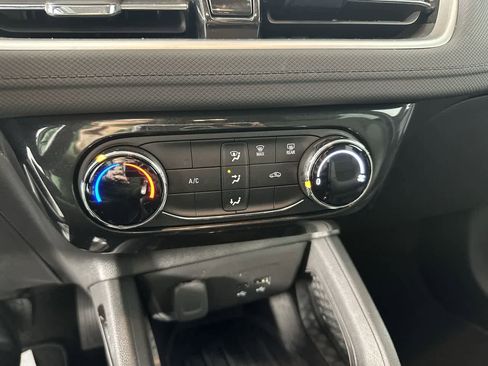 Used 2025 Chevrolet TrailBlazer LT image 17