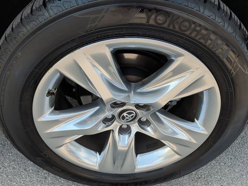 Used 2016 Toyota Highlander Limited FWD image 9