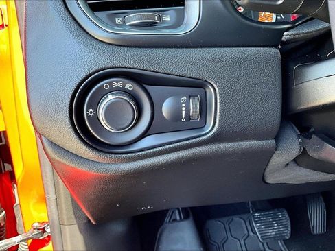 Used 2023 Jeep Renegade Latitude AWD/4WD image 36