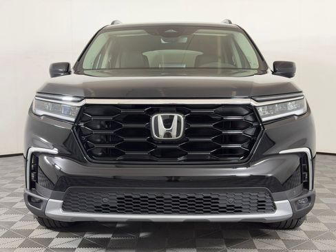 Used 2025 Honda Pilot Touring image 6