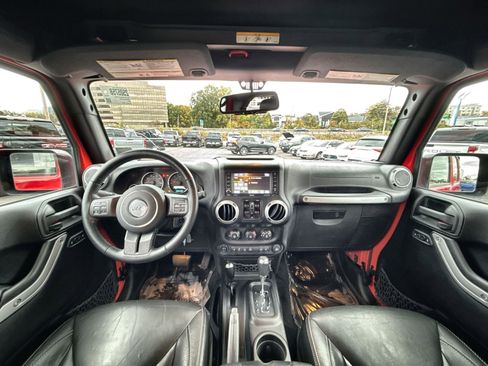 Used 2016 Jeep Wrangler Unlimited Rubicon w/ Connectivity Group image 21