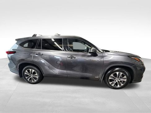Used 2021 Toyota Highlander XLE AWD/4WD image 9