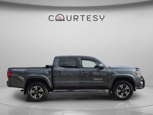Used 2019 Toyota Tacoma TRD Sport AWD/4WD image 6