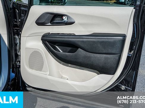 Used 2023 Chrysler Pacifica Touring-L FWD image 57