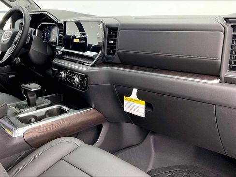 New 2026 GMC Sierra 1500 SLT image 6