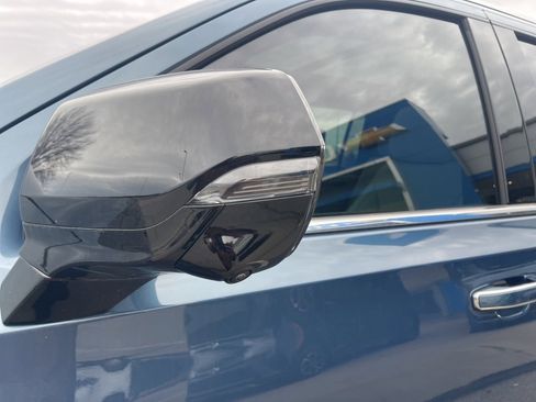 New 2025 Chevrolet Suburban Premier image 11