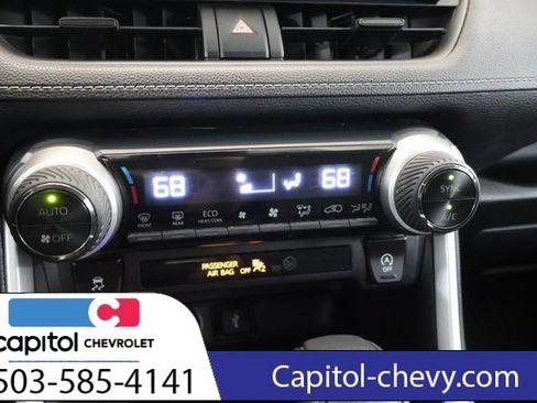 Used 2020 Toyota RAV4 XLE w/ Carpet Mat Package AWD/4WD image 21