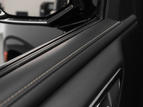 Used 2023 GMC Yukon XL SLT image 64